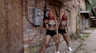 Hood Bitch  - Fam0us.Twinss